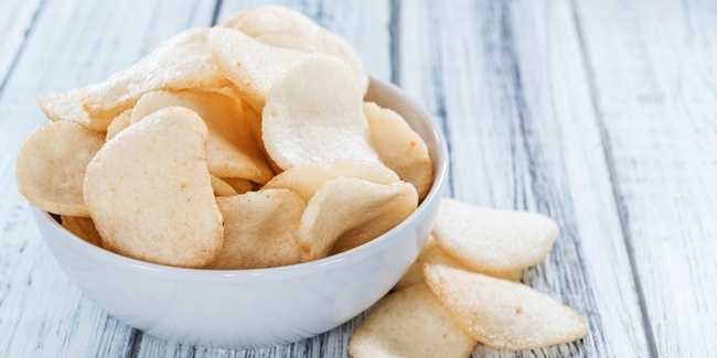 Keripik vs. Krupuk: Perbedaan dan Keunikan Camilan Renyah Favorit