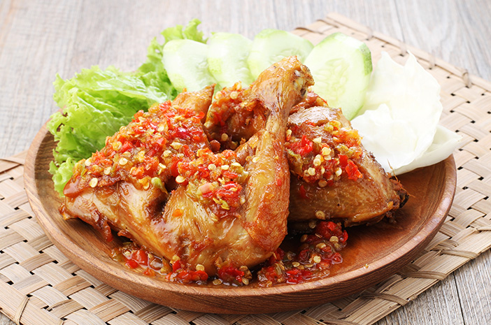 Cobain Ayam Penyet Mantap Gila, Rasanya Gak Main-Main