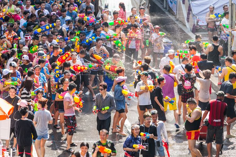 Serunya Perang Air di Hari Bahagia Songkran Kamboja